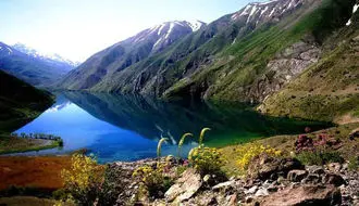 منظره زیبای دریاچه گهر، محصور در کوه های بلند اشترانکوه+ فیلم