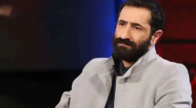 شعارنویسی جنجالی  روی دیوار منزل ایمان صفا!+عکس