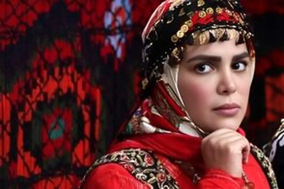 عکس‌های داغِ «نازارِ» سریال نون خ با تیپی ساده و مینیمال