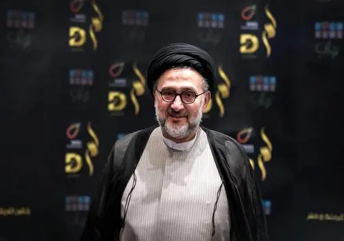 اعتراض روزنامه همشهری به منتقدان پوستر یک دختر شل حجاب در سایت رهبری