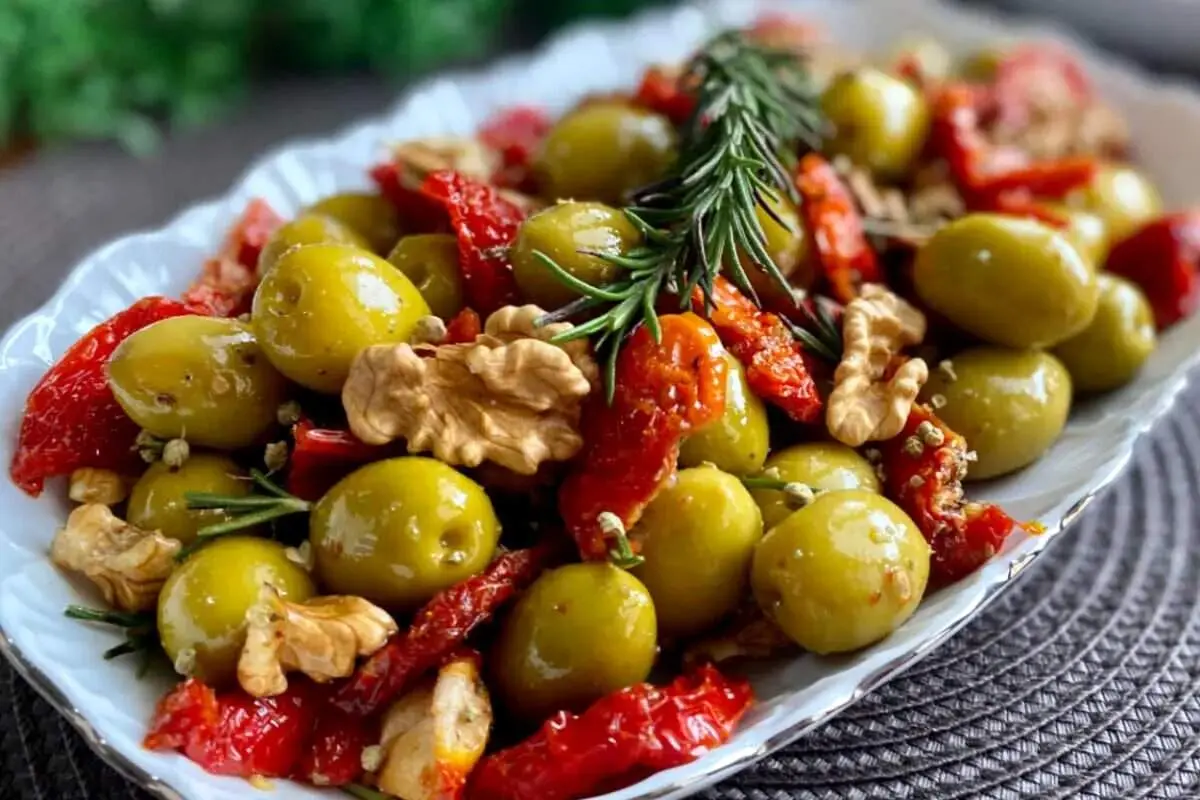طرز تهیه سالاد زیتون؛ یک پیش‌غذای خوشمزه و متفاوت
