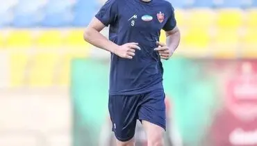 ستاره پرسپولیس پیشنهاد استقلال را رد کرد