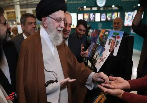 بازدید رهبر انقلاب از سی و پنجمین نمایشگاه بین‌المللی کتاب تهران/ گزارش تصویری