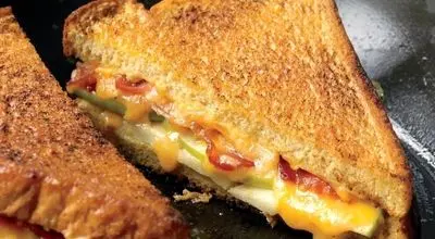 طرز تهیه اسنک مرغ خانگی با نان تست؛ ساده و خوشمزه