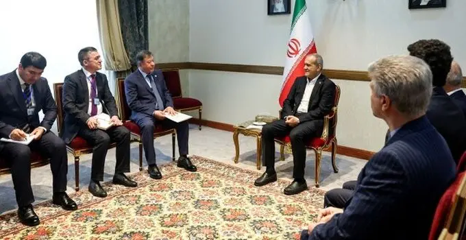 می‌توان برای کمک به توسعه اقتصادی، در منطقه پول مشترک داشت