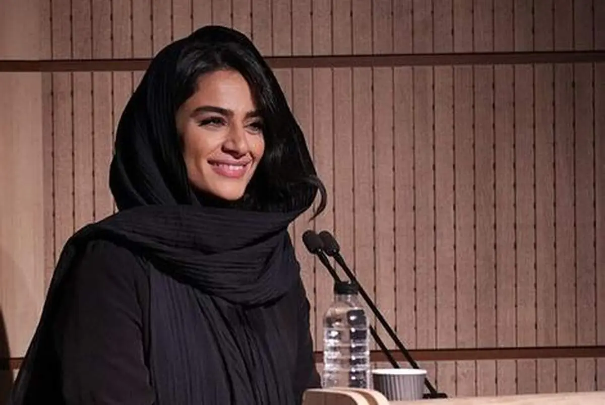 یک خواننده زن بازداشت شد

