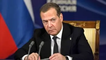 مدودف: برخی کشورها آماده اند کلاهک هسته ای در اختیار ایران قرار دهند

