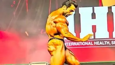 قهرمان پرورش اندام ایران با آهنگ داریوش روی صحنه رفت!/ویدیو 