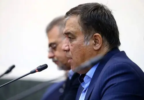 تاجرنیا، صبح جمعه را با قیل و قال آغار کرد!