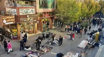 پیاده‌روهای تهران در اشغال دستفروش‌ها؛ چرا ساماندهی به نتیجه نمی‌رسد؟