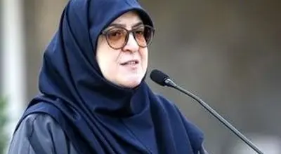 قاب جالب ژست قلبی خانم سخنگو در حیاط دولت 