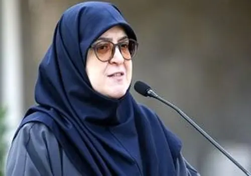 قاب جالب ژست قلبی خانم سخنگو در حیاط دولت 