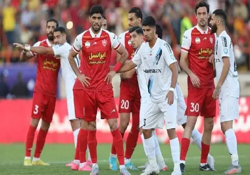 شوخی ستاره پرسپولیس، اعتراض مدافع پیکان را به‌دنبال داشت