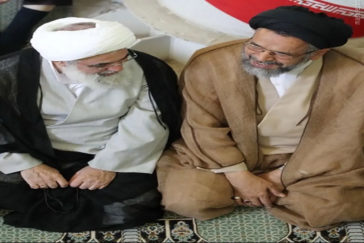 عکس:خوش و بش اطلاعاتی‌ها در نمازجمعه
