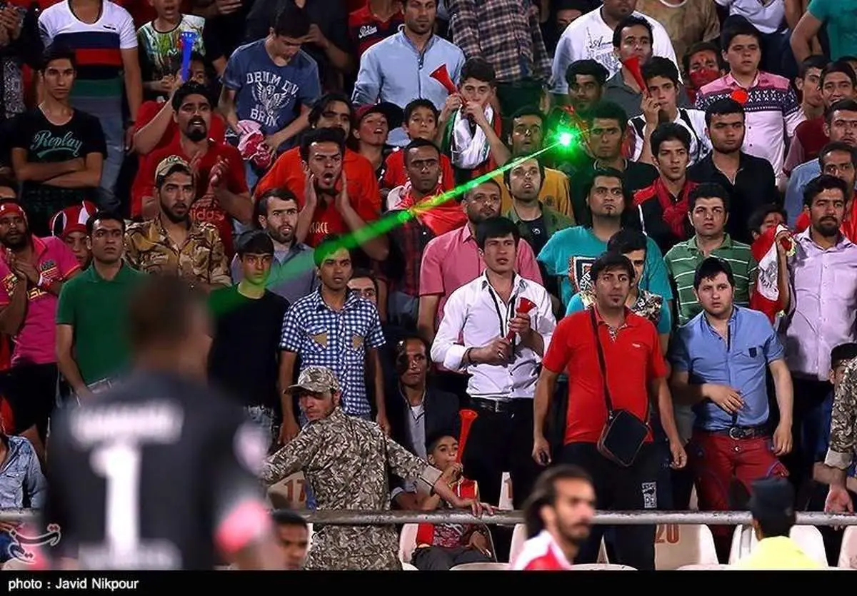عکس:حرکت ناجوانمردانه تماشاگر ایرانی در بازی  پرسپولیس- الهلال