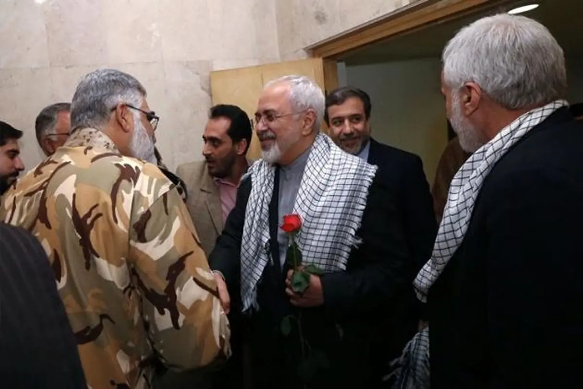 عکس:ظریف در دیدار با امیر ارتش