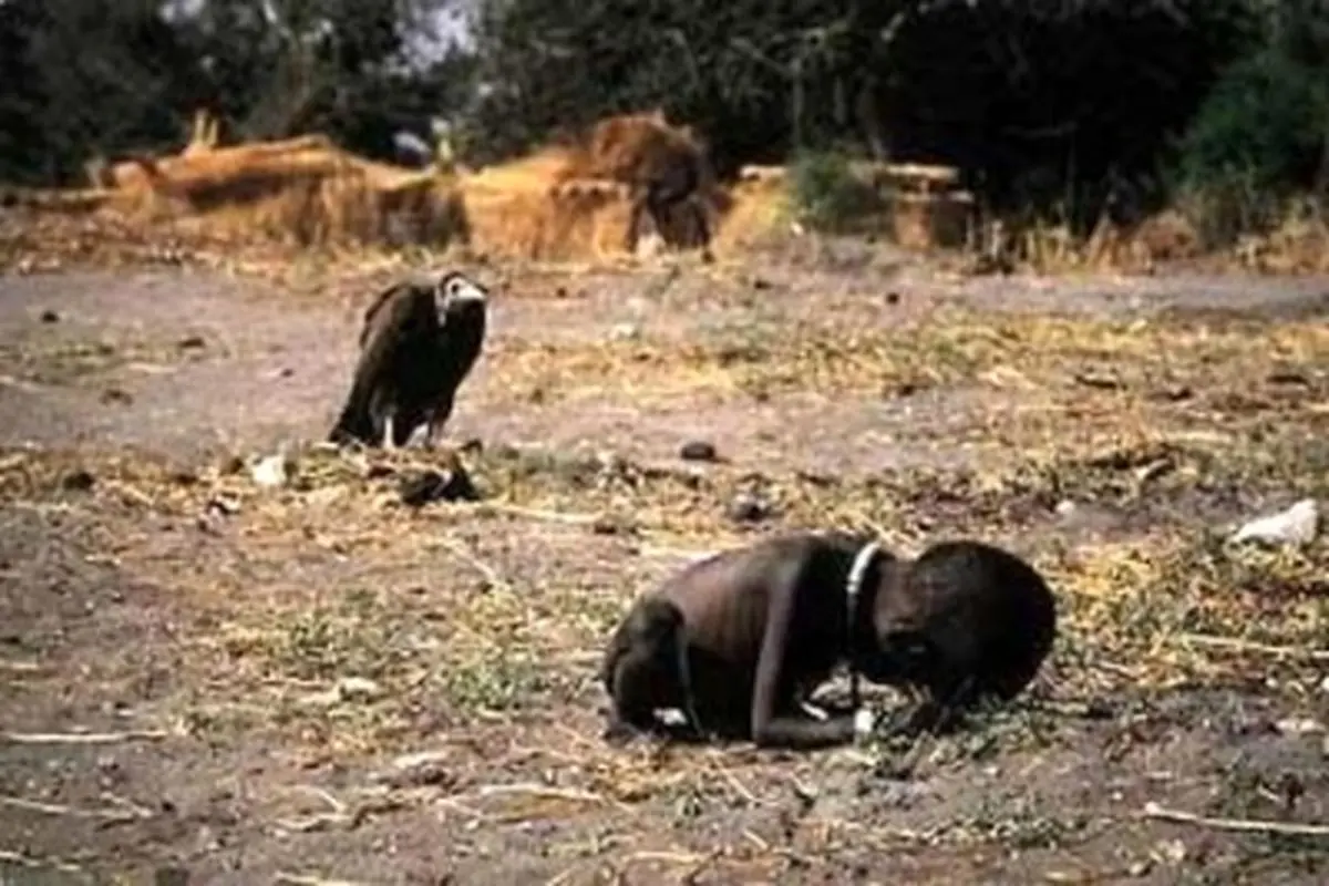 تلخ‌ترین عکس تاریخ/کودک از گرسنگی جان باخته