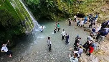 آبشار تمام خزه ای کبودوال با قدمت 7000ساله