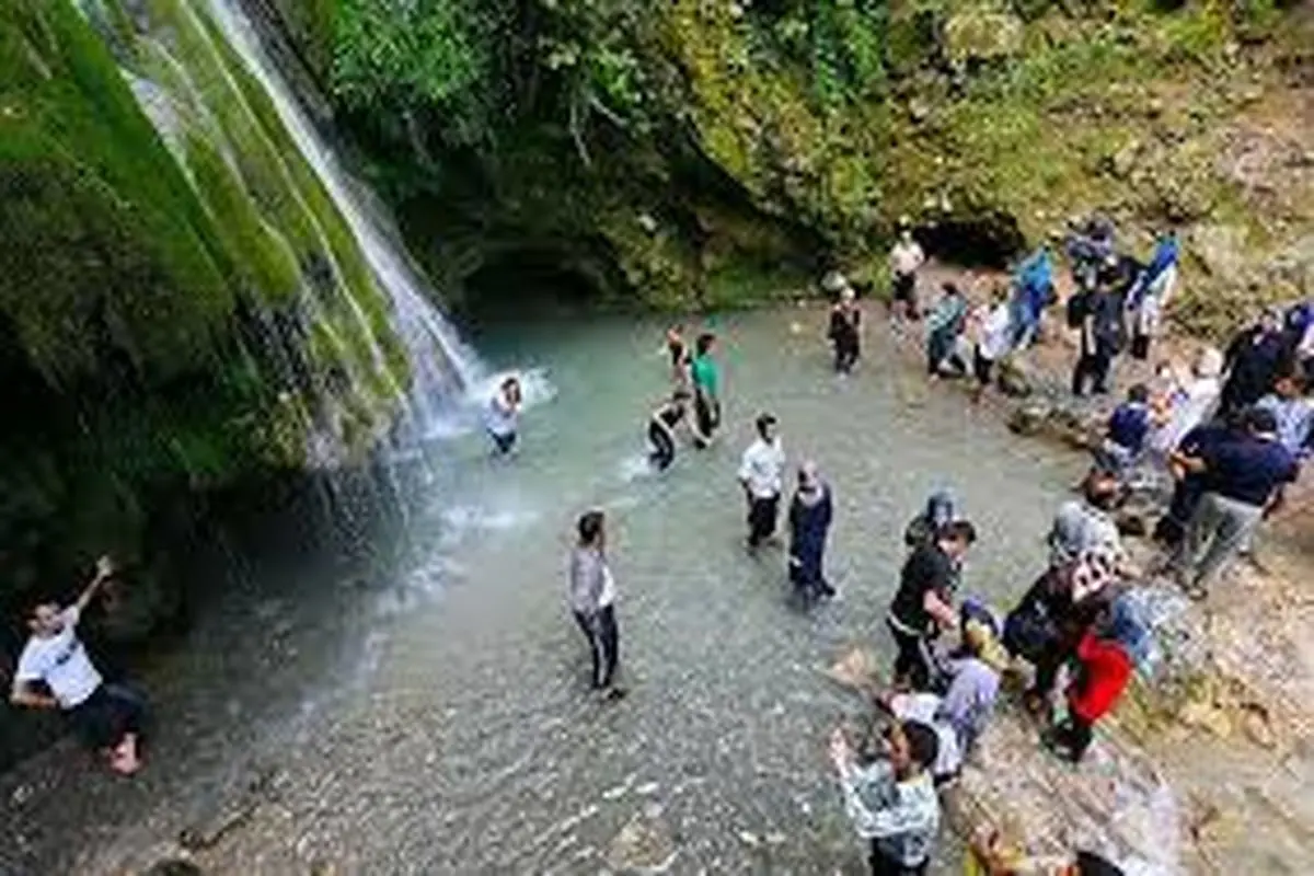آبشار تمام خزه ای کبودوال با قدمت 7000ساله