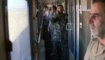 اذان گفتن شهید صیادشیرازی در قطار/عکس
