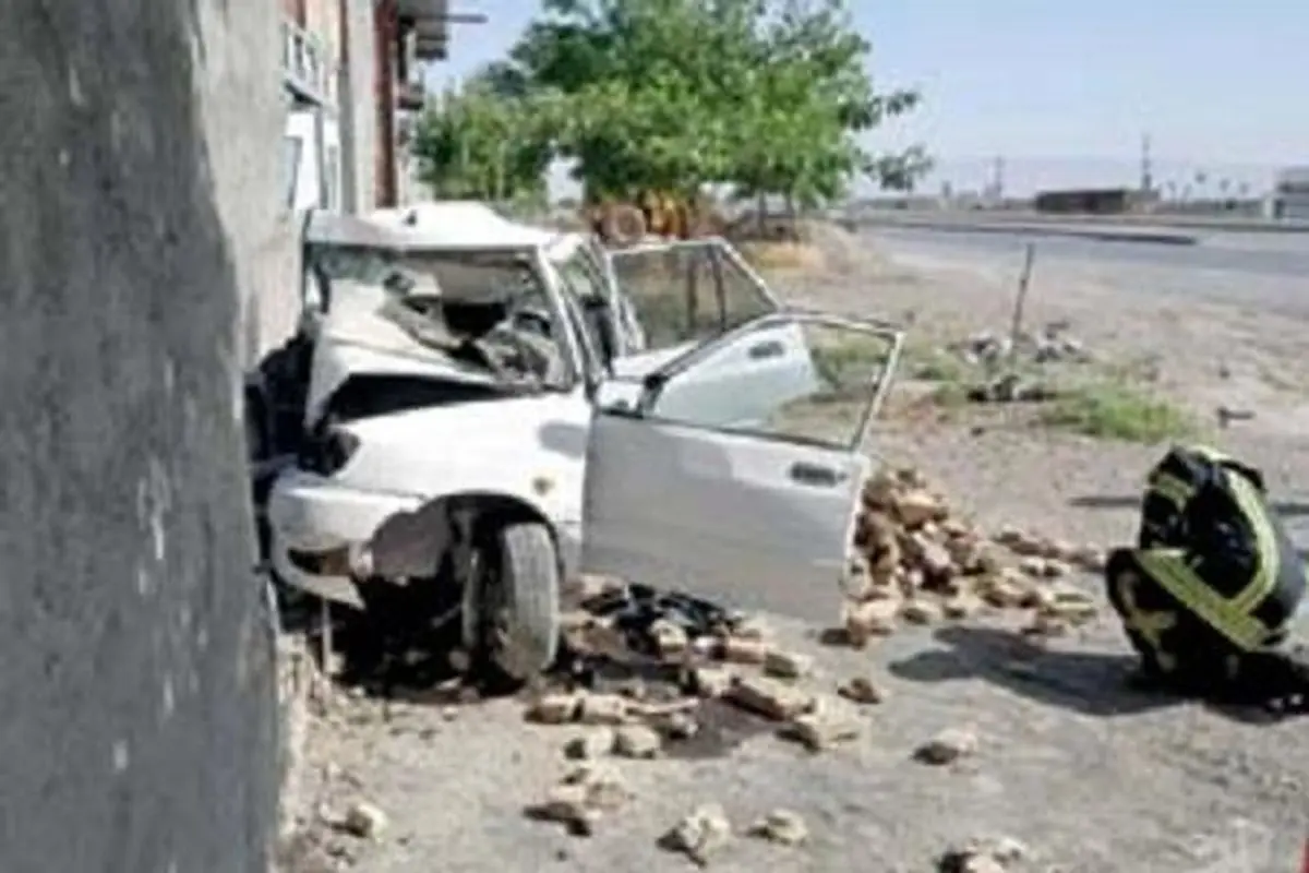 حادثه ناگوار برای راننده خودروی پراید در مشهد/عکس