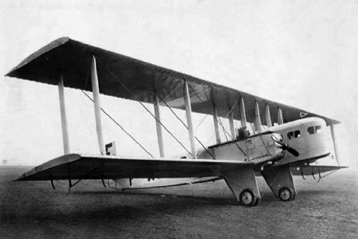 اولین هواپیمای مسافربری در جهان و روایتی از خلبان آن /عکس