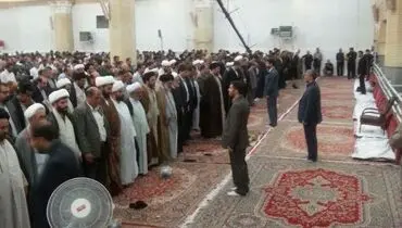 عکس:نماز سیدحسن خمینی در حرم امام