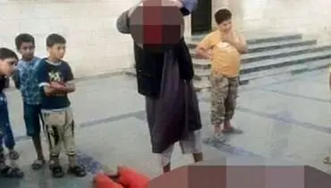 آموزش سربریدن به کودکان داعشی/عکس