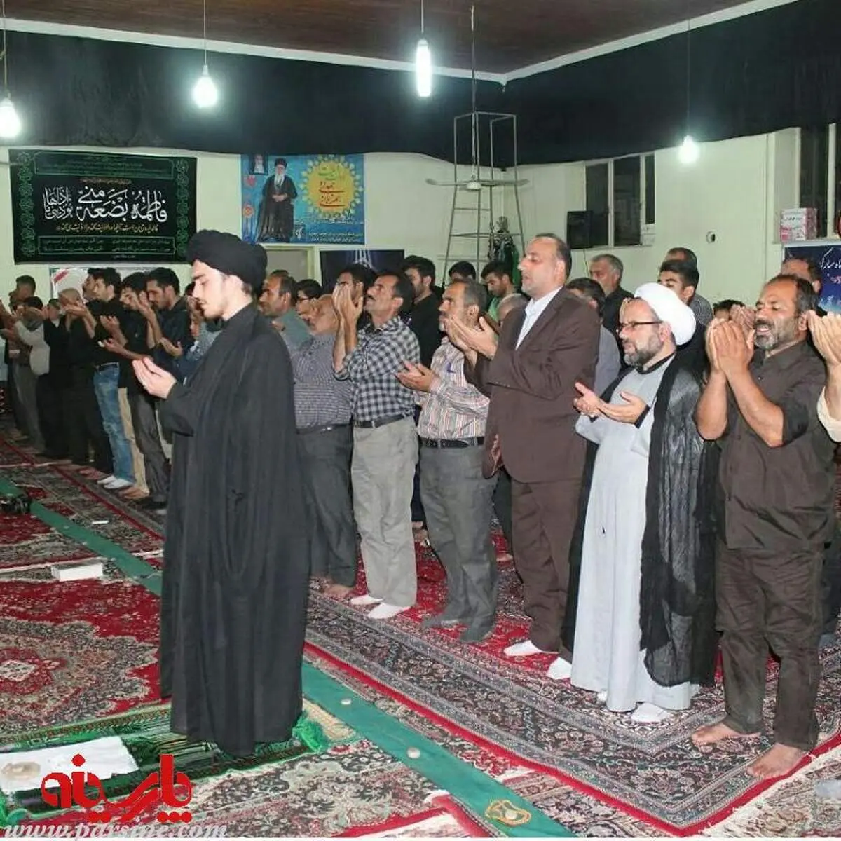 عکس:فرزند سیدحسن خمینی در قامت امام جماعت