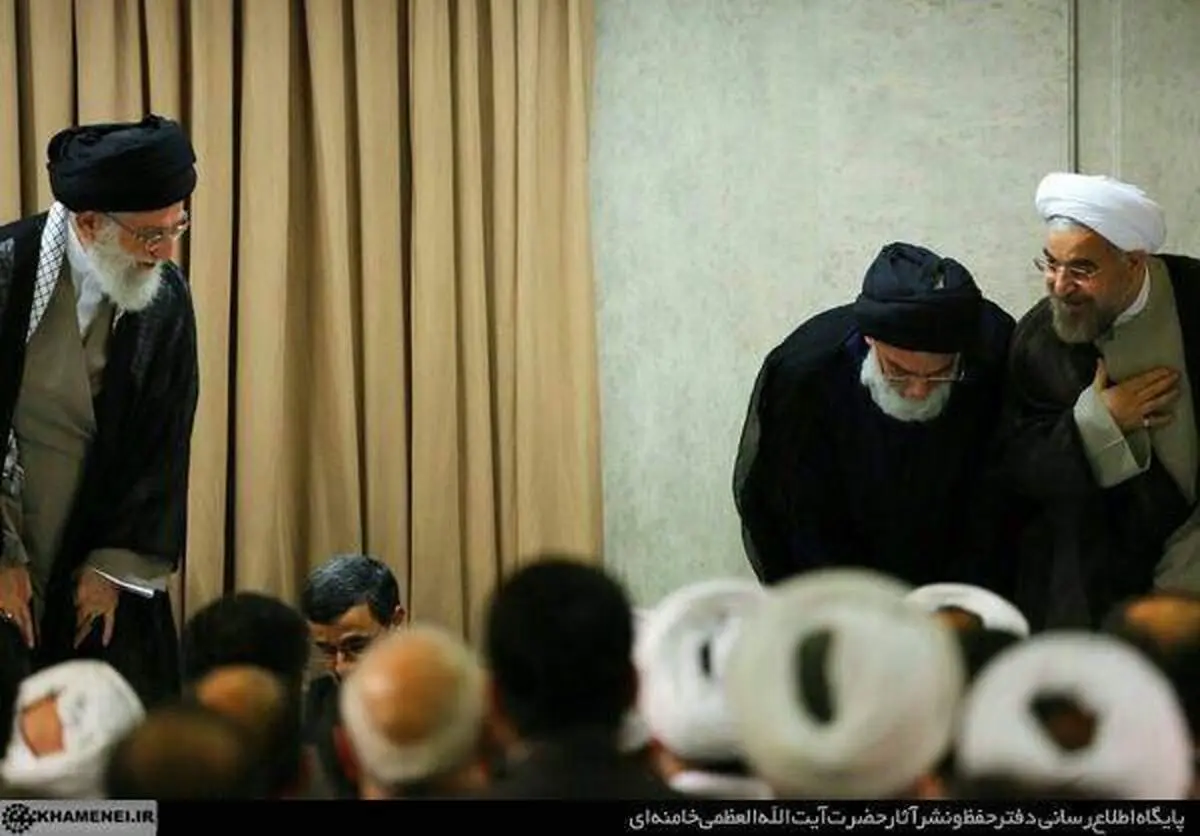 عکس:رفتار احمدی نژاد هنگام ورود حسن روحانی!