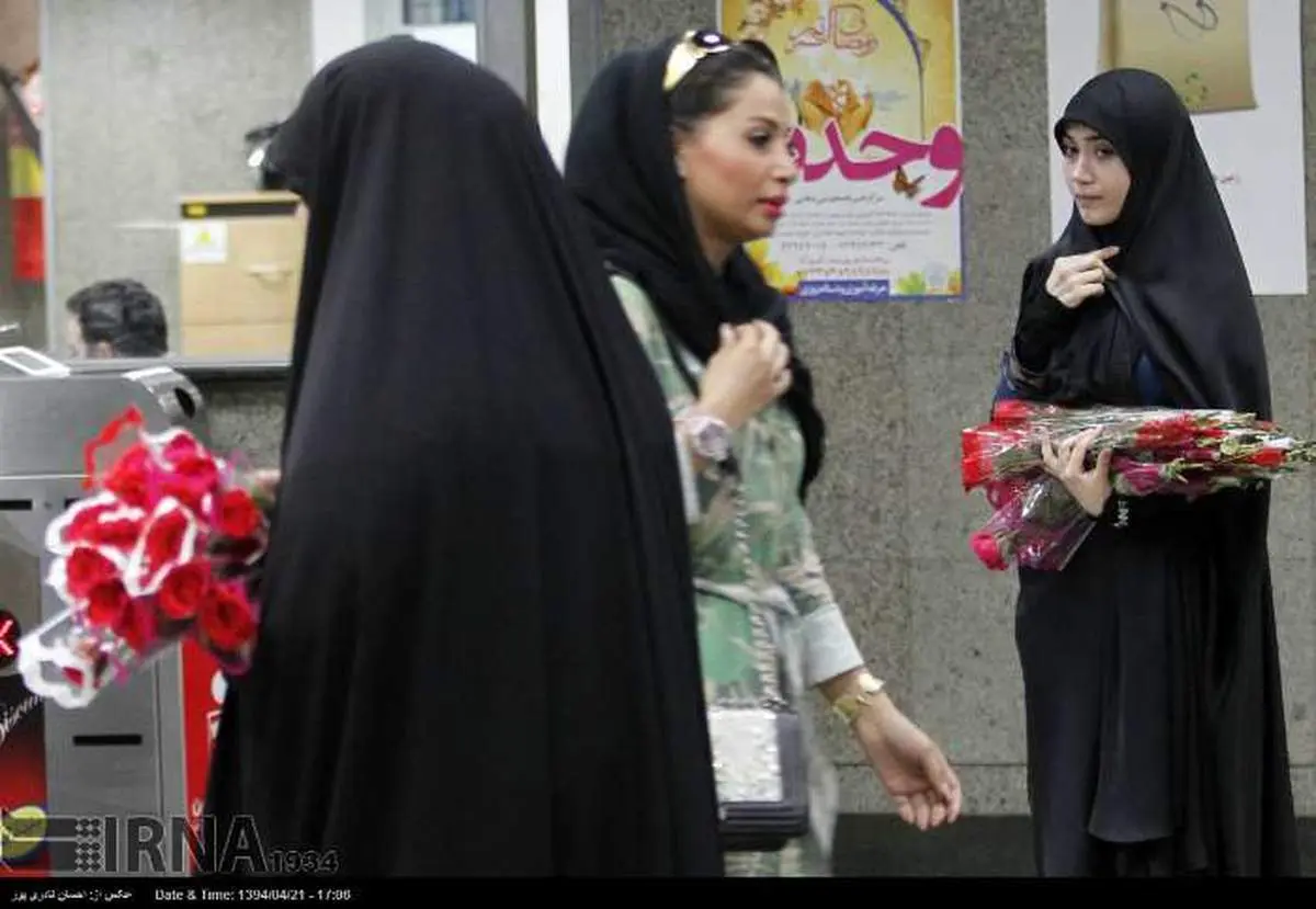 عکس: اهدای گل برای حجاب