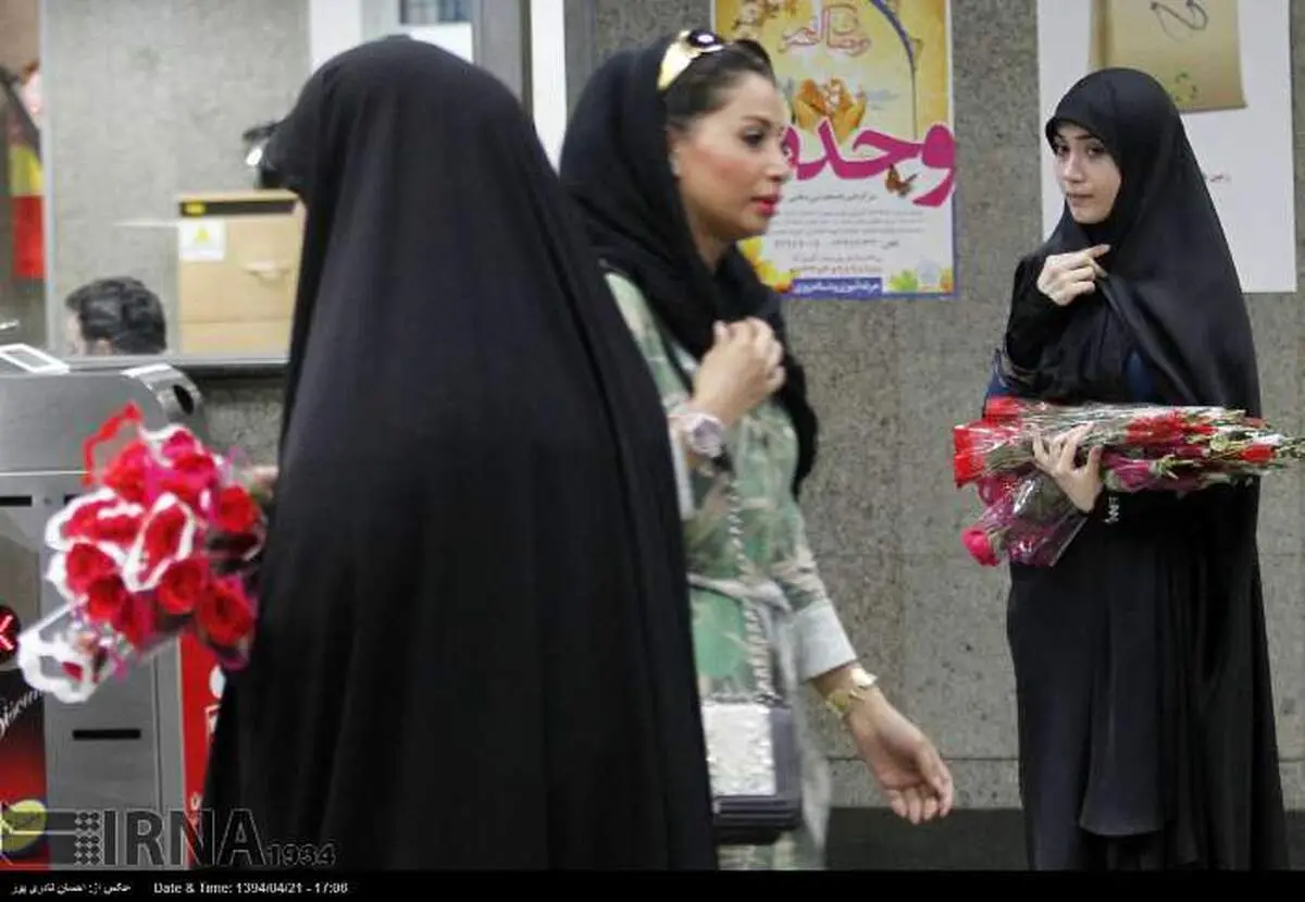 عکس: اهدای گل برای حجاب