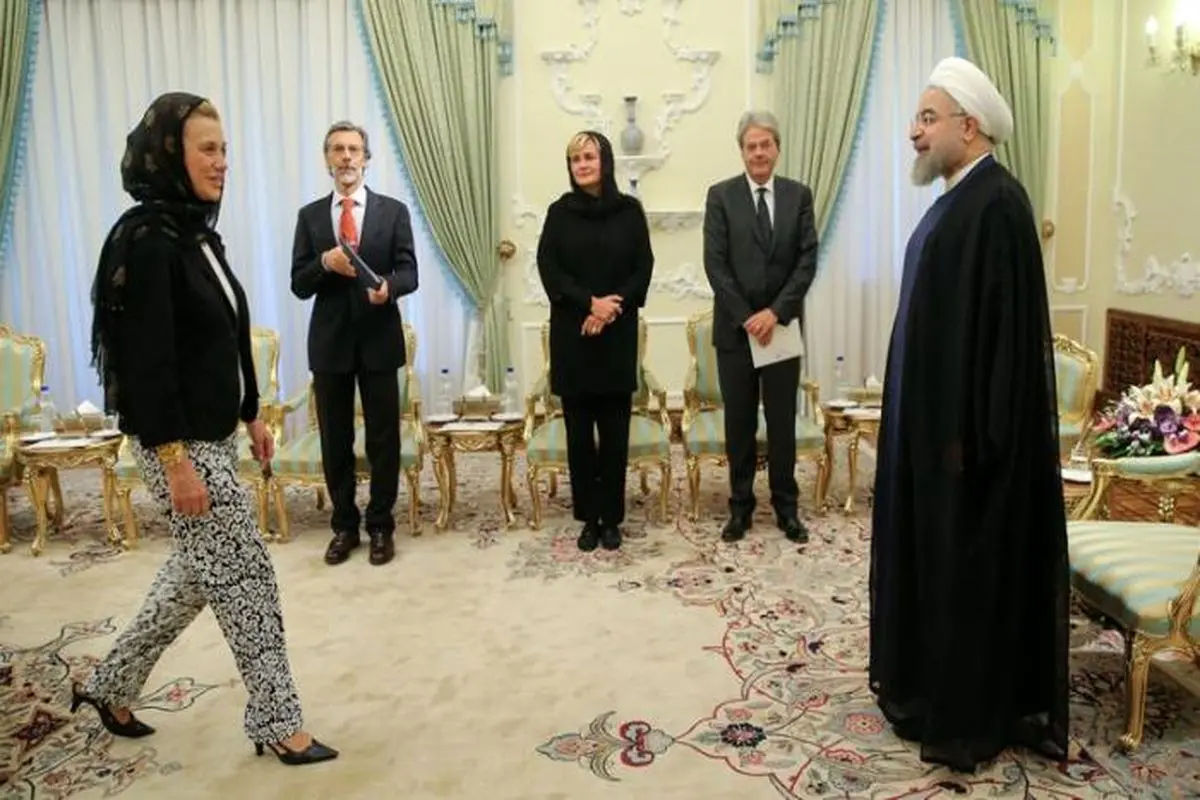 عکس:حجاب خانم وزیر ایتالیایی در دیدار با روحانی