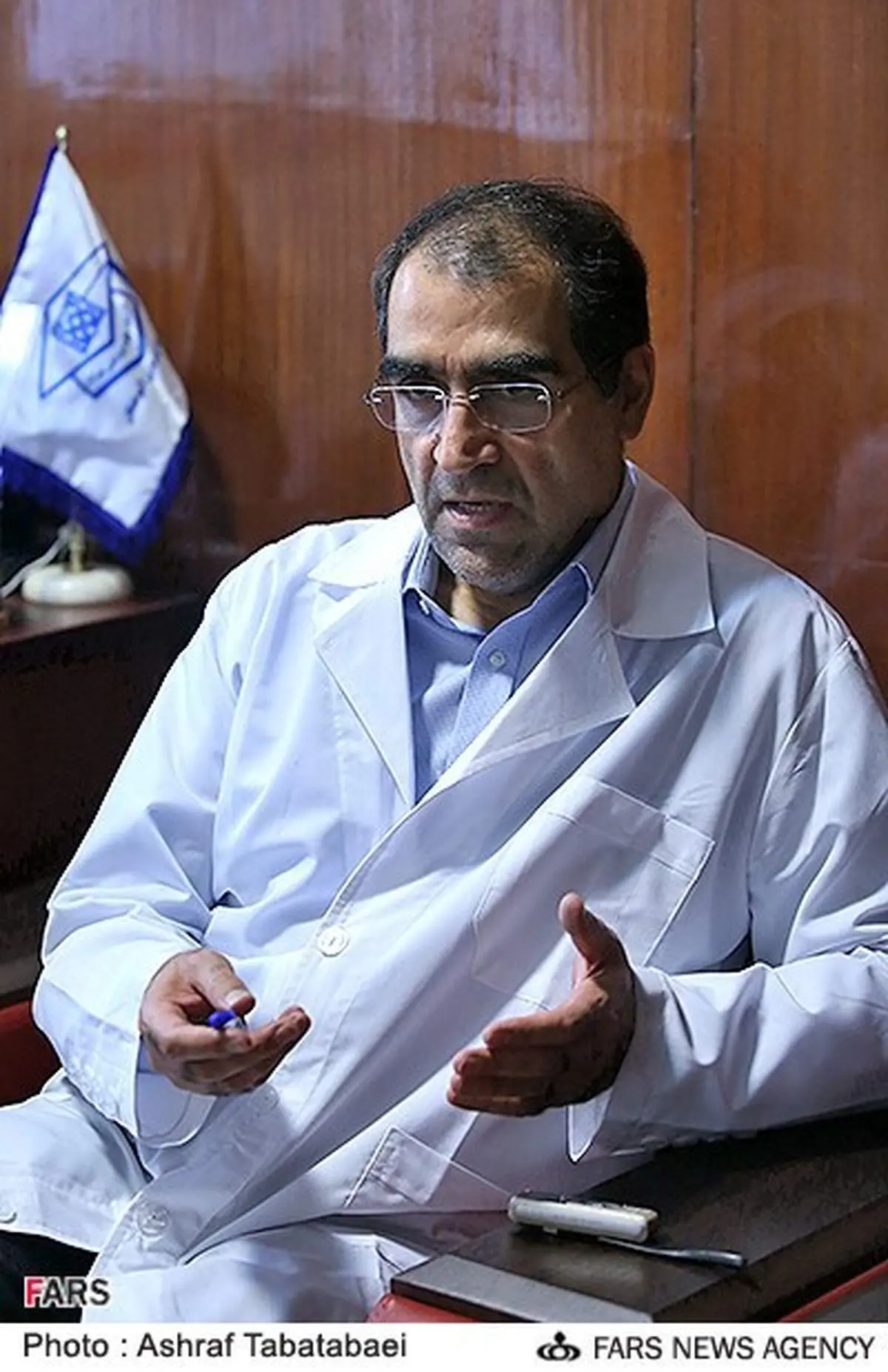 وزیر بهداشت چشم مهدی کروبی را عمل کرد