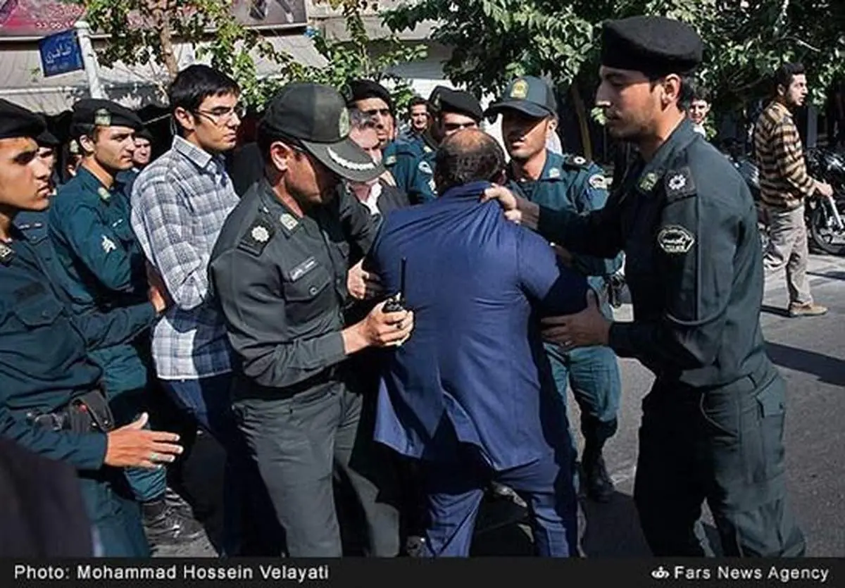 عکس: درگیری معترضین بازگشایی سفارت انگلیس با نیروی انتظامی