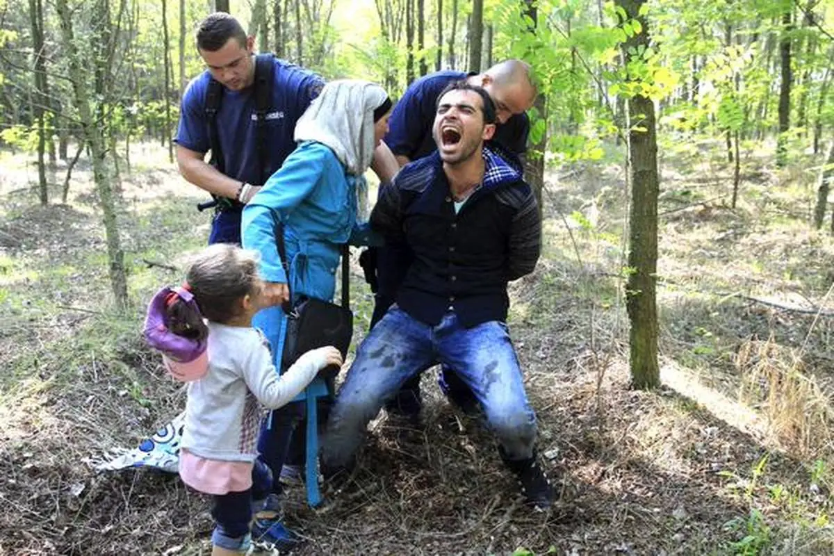 عکس: بازداشت خانواده سوری در مرز مجارستان