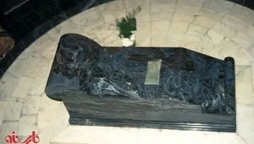 عکس:سنگ قبر رضاشاه پهلوی