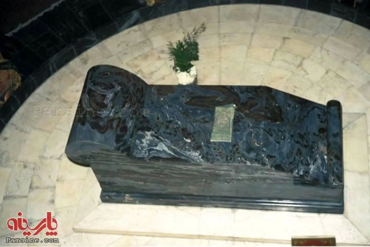 عکس:سنگ قبر رضاشاه پهلوی