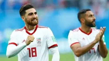 خوشحالی تماشایی مسافران فرودگاه مهرآباد پس از گل دوم تیم ملی+ فیلم