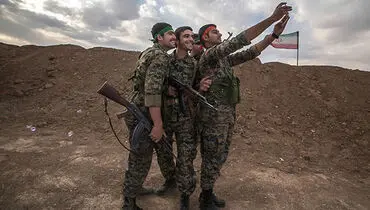 عکس: سلفی حتی در بازسازی عملیات مطلع الفجر