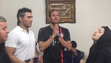 عکس: حضور عابدزاده در منزل مرحوم هادی نوروزی