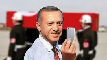 سلفی جنجالی اردوغان با جنازه سرباز ترک +عکس