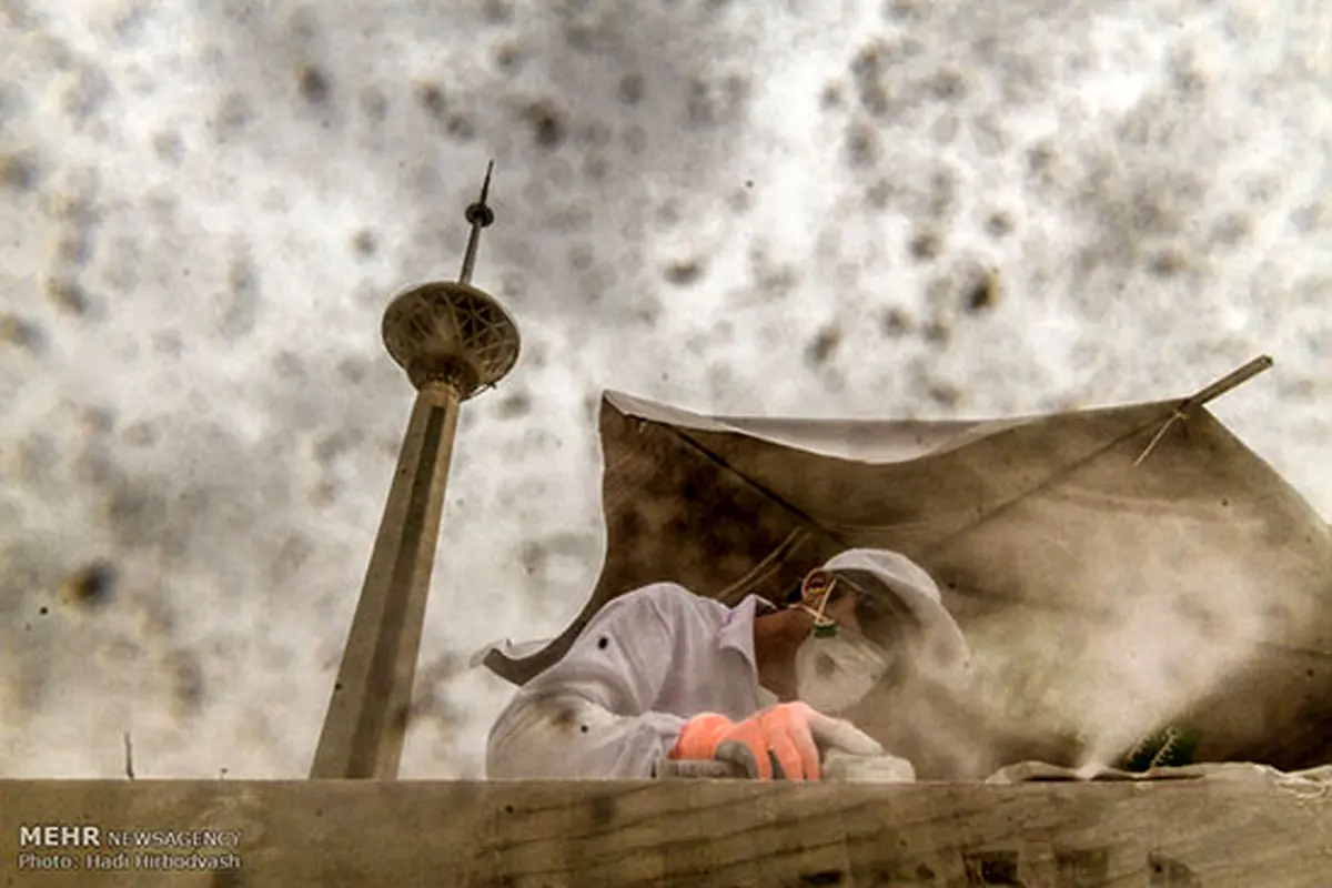 عکس: برج میلاد در غبار
