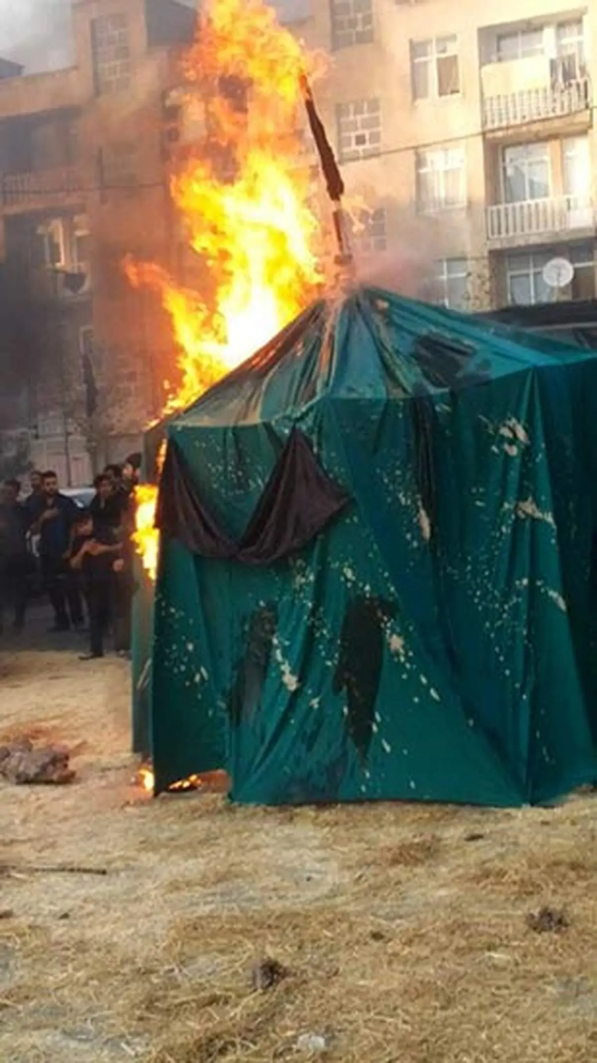 عکس: خیمه سوزی عاشورا در مسجدالرضا شهرک نصر