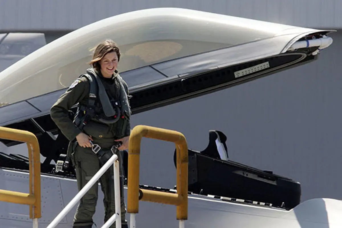 زنان خلبان هواپیماهای جنگنده