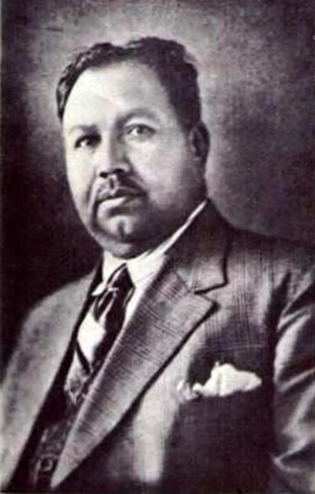 فرخی یزدی؛ شاعری که لبانش را با نخ و سوزن دوختند: با زور مگو به من که امنیت هست