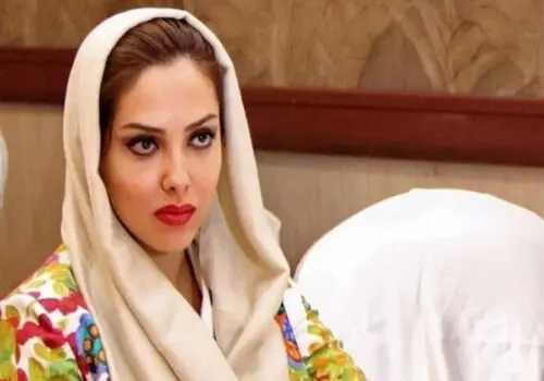 لیلا اوتادی با لباس سنتی و میکاپ غلیظ!