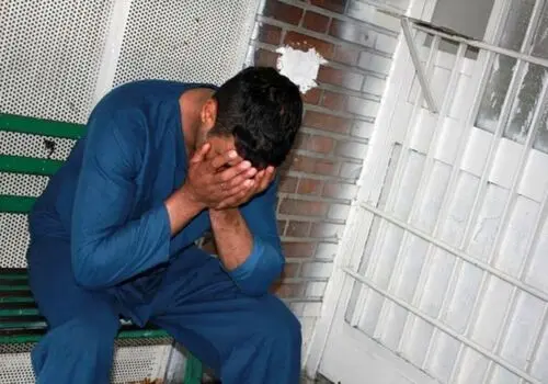 درگیری زن بی حجاب با یک روحانی بر سر حجاب در فرودگاه مهرآباد + فیلم

