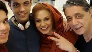  «نسرین مقانلو» در کنار «افسانه بایگان و سعید راد» در تالار عروسی