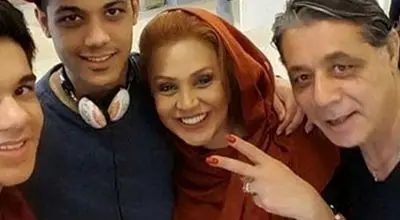  «نسرین مقانلو» در کنار «افسانه بایگان و سعید راد» در تالار عروسی